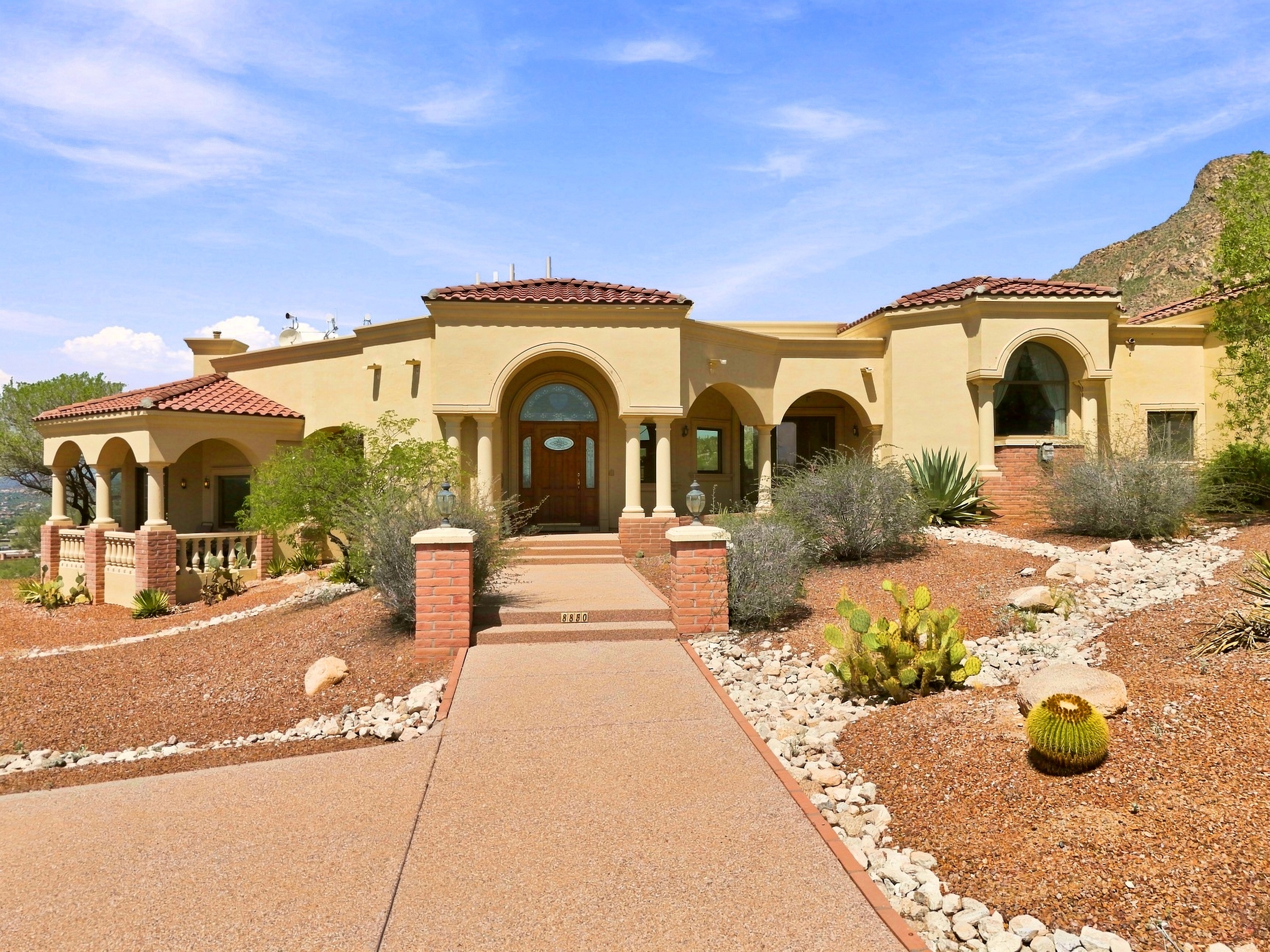 8850 N Glenhurst Place, Tucson, AZ 85704